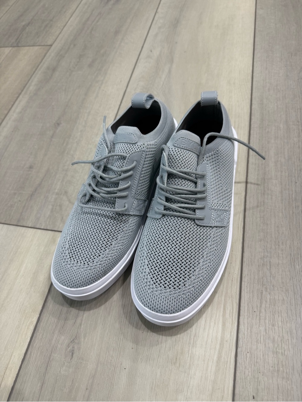 BYLT knit shoes Light Gray Knit Men's Casual size 9 like new never worn